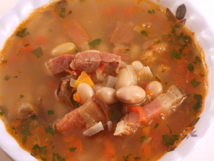 BEAN SOUP WITH SMOKED MEAT AND FRESH HERBS — DIET-FRIENDLY AND AROMATIC